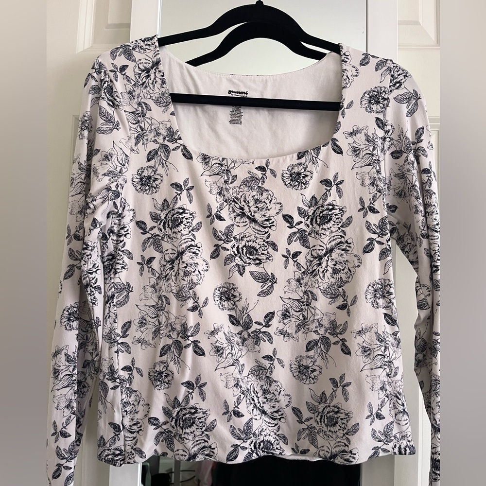 NWOT Francesca’s Floral Square Neck Long Sleeved Top